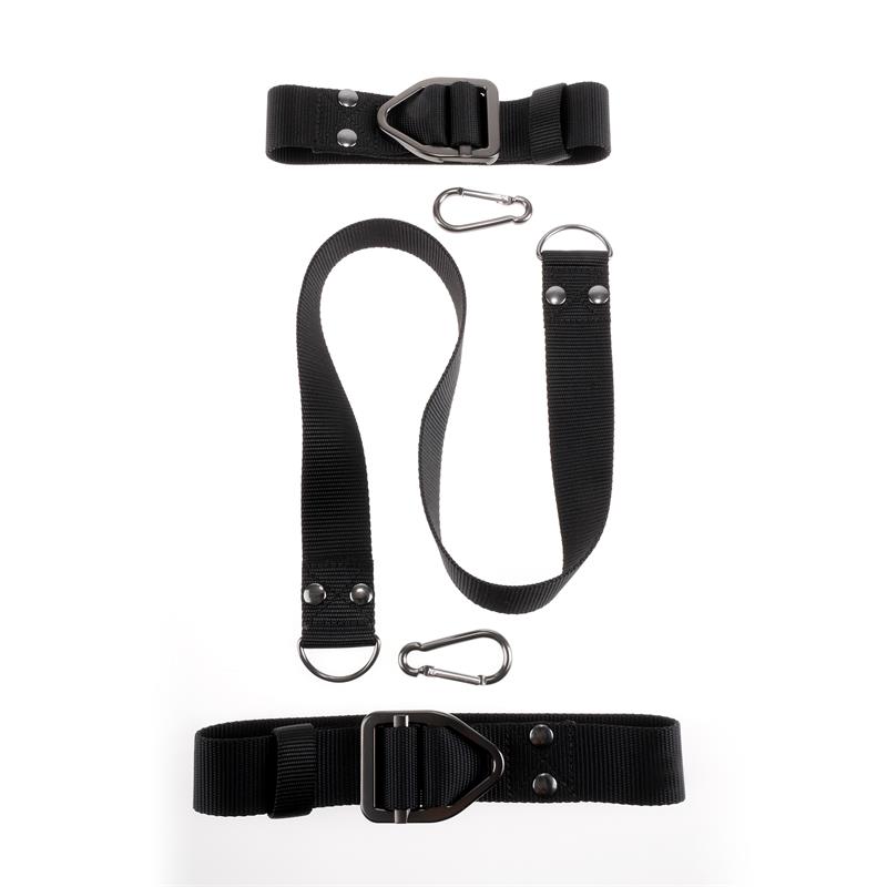 command-bysir-richards-deluxe-cuff-set