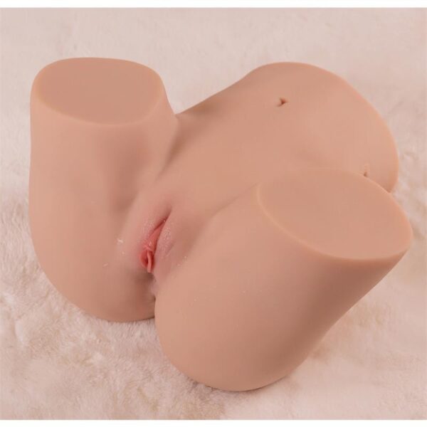 Danae Thrusting Masturbator